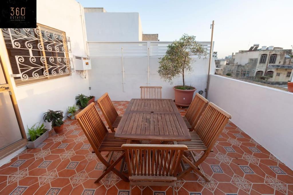 Beautiful, Typical Maltese 4Br Home With Roof Top By 360 Estates Σλιέμα Εξωτερικό φωτογραφία