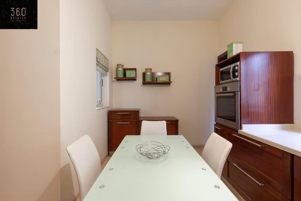 Beautiful, Typical Maltese 4Br Home With Roof Top By 360 Estates Σλιέμα Εξωτερικό φωτογραφία