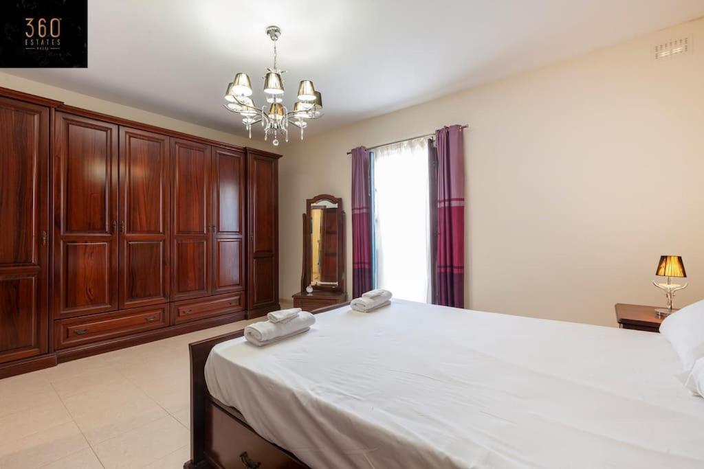 Beautiful, Typical Maltese 4Br Home With Roof Top By 360 Estates Σλιέμα Εξωτερικό φωτογραφία