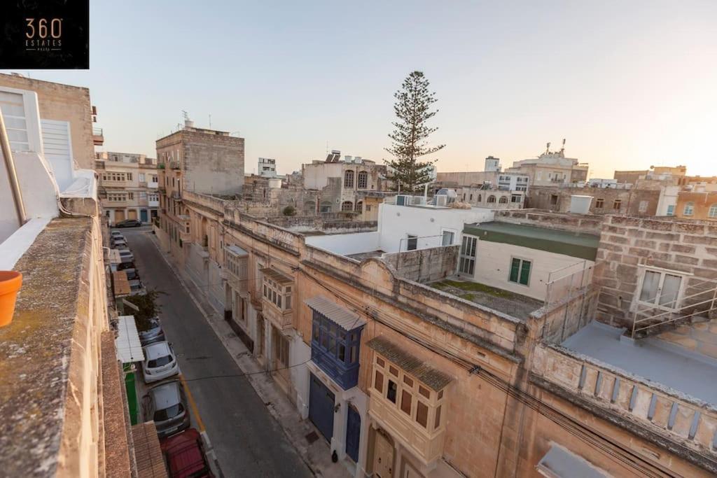 Beautiful, Typical Maltese 4Br Home With Roof Top By 360 Estates Σλιέμα Εξωτερικό φωτογραφία