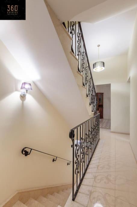Beautiful, Typical Maltese 4Br Home With Roof Top By 360 Estates Σλιέμα Εξωτερικό φωτογραφία