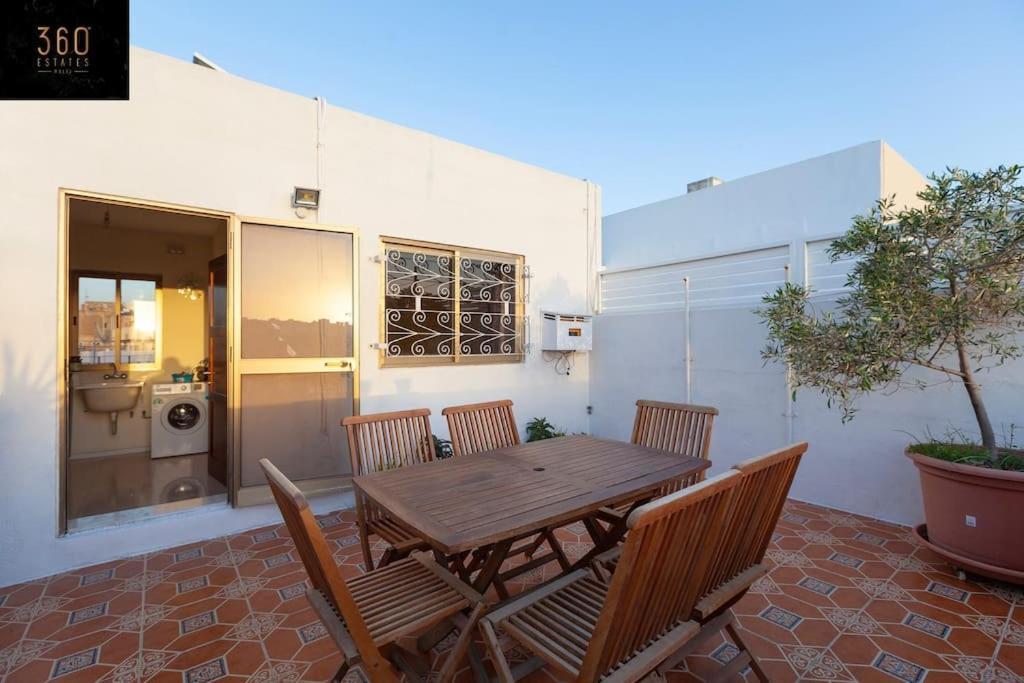 Beautiful, Typical Maltese 4Br Home With Roof Top By 360 Estates Σλιέμα Εξωτερικό φωτογραφία